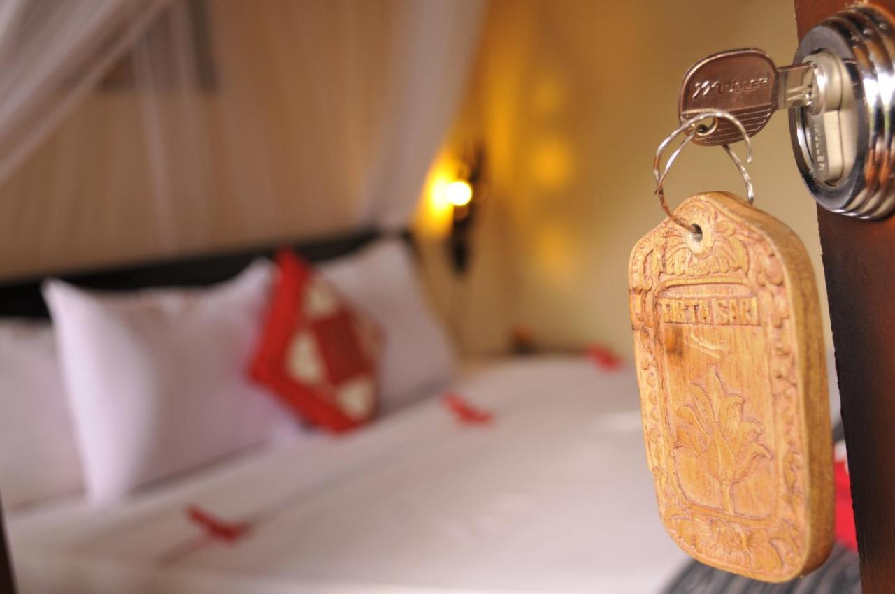 เตียร์ตา ซารี บังกาโล Hotel เปมูเตรัน ภายนอก รูปภาพ