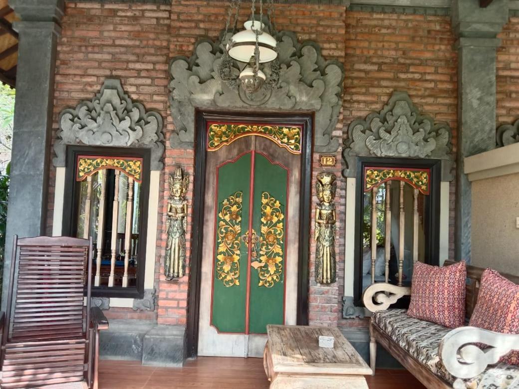 เตียร์ตา ซารี บังกาโล Hotel เปมูเตรัน ภายนอก รูปภาพ
