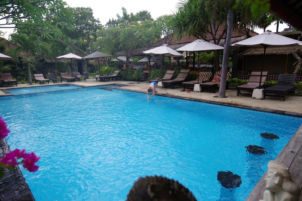 เตียร์ตา ซารี บังกาโล Hotel เปมูเตรัน ภายนอก รูปภาพ